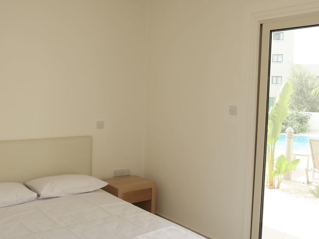 Athena Beach Villas Protarász Kültér fotó