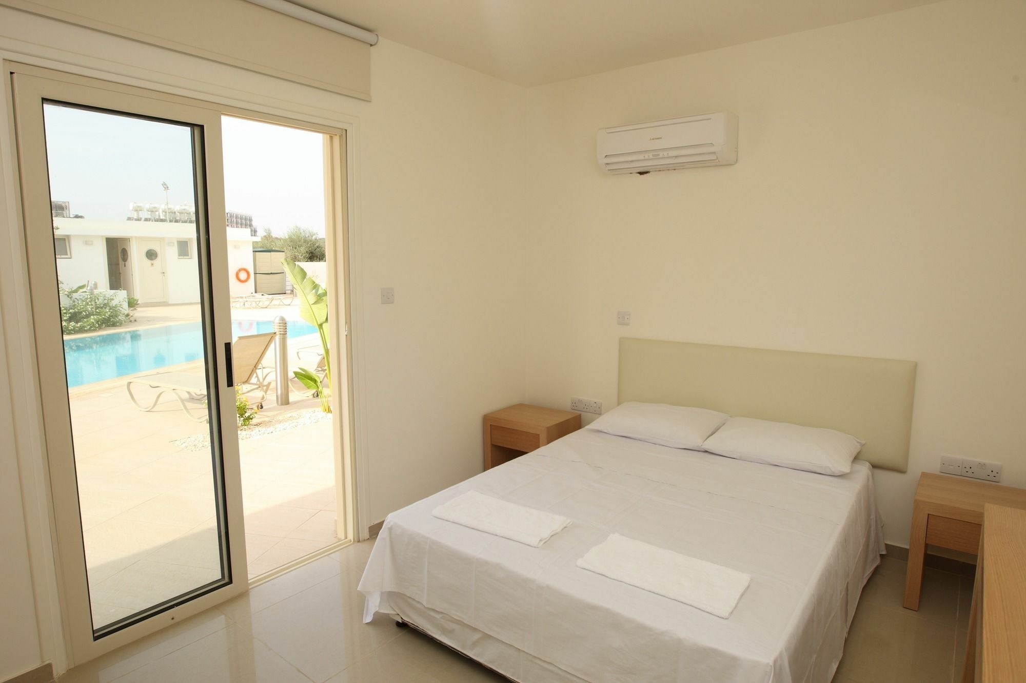 Athena Beach Villas Protarász Kültér fotó